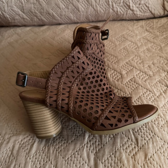 Torrid detail booties - Picture 3 of 6